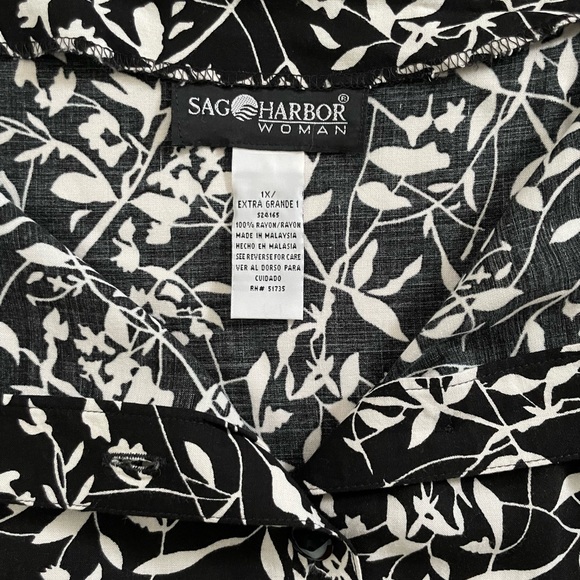 Beautiful, black and white floral skirt, button-down front 1X Sag Harbor woman - Picture 3 of 7